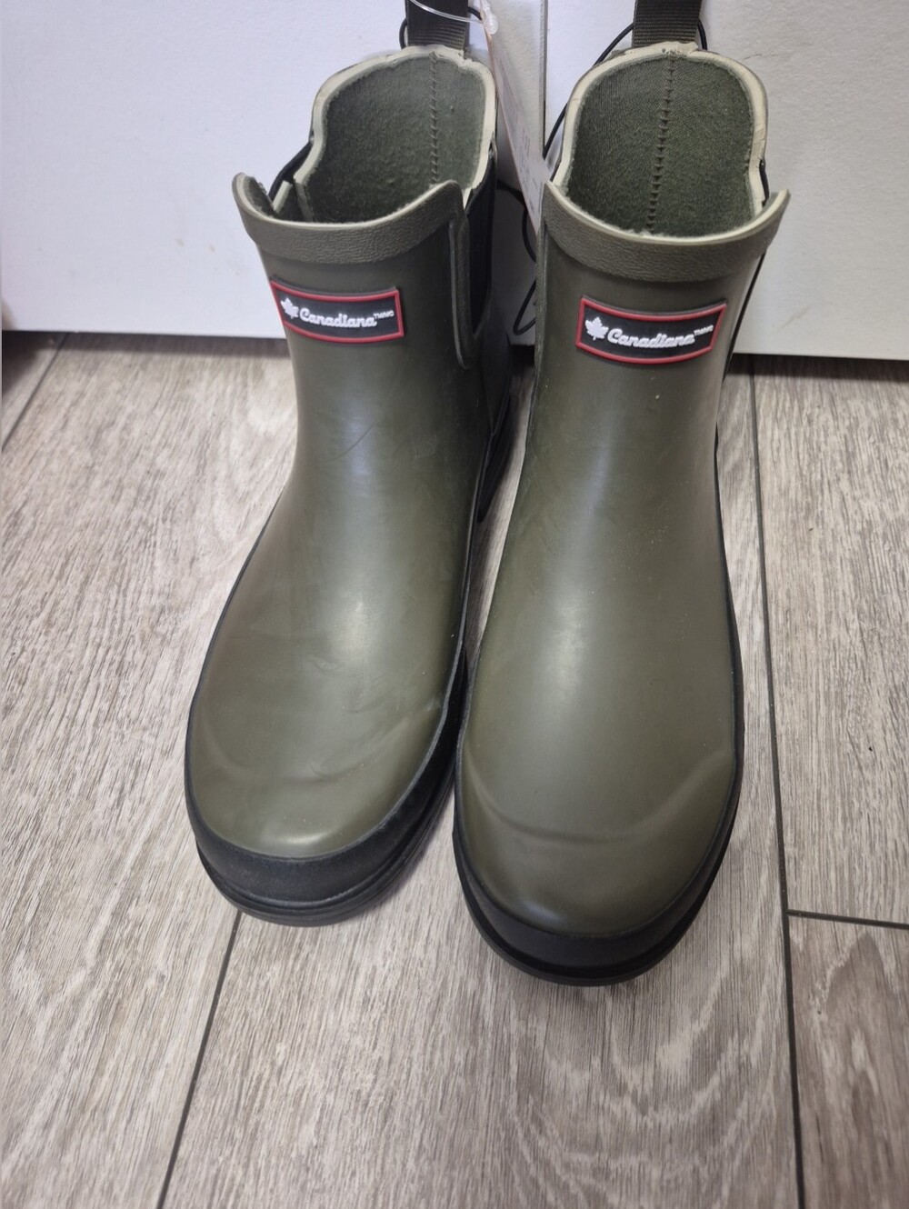 Canadiana Olive Green Waterproof Short Rain Water Puddle Boots. Size 8 And 10.